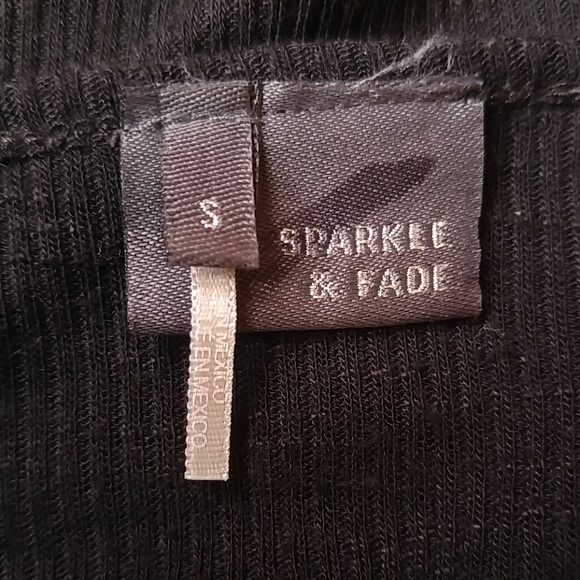 ♦️3 for $15 Sparkle & Fade Side Slit Tee - Picture 7 of 8